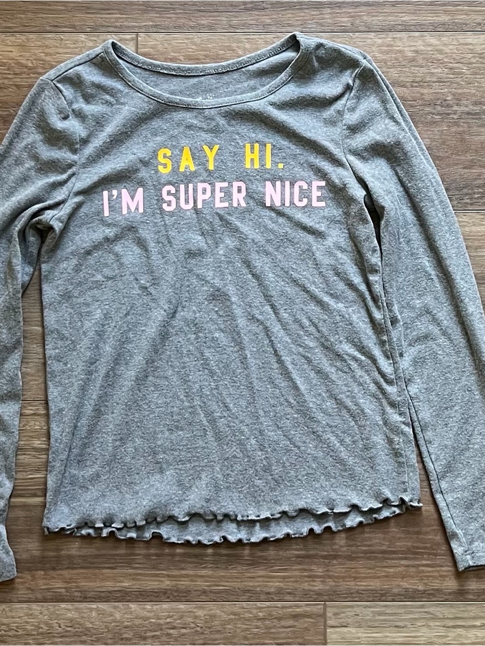 Justice grey “say hi I’m super nice” long sleeve shirt
Girls size 8